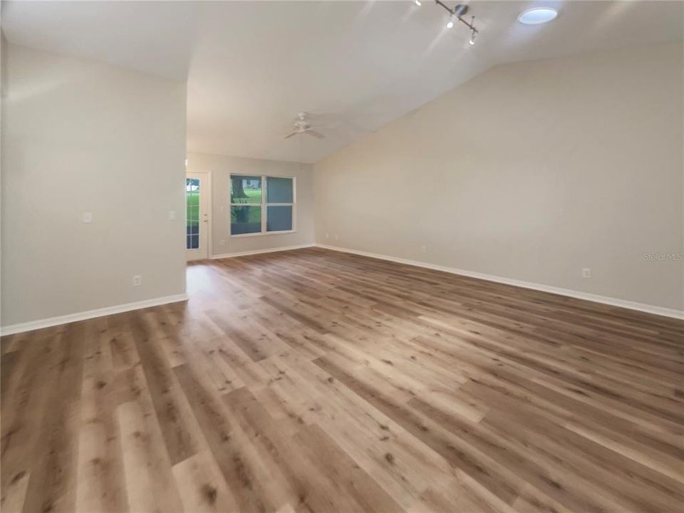 На продажу: $270,000 (2 спален, 2 ванн, 1196 Квадратных фут)