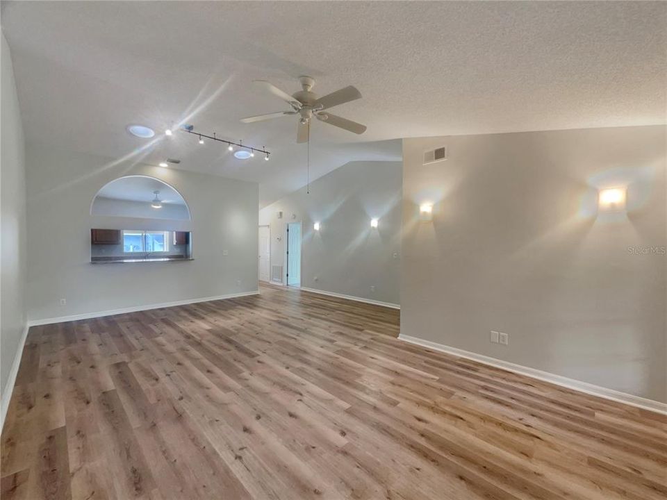 На продажу: $270,000 (2 спален, 2 ванн, 1196 Квадратных фут)