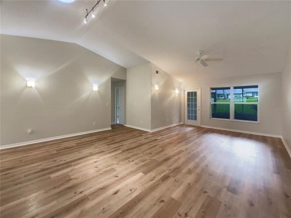 На продажу: $270,000 (2 спален, 2 ванн, 1196 Квадратных фут)