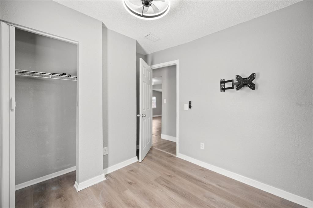 En Venta: $439,000 (5 camas, 0 baños, 1940 Pies cuadrados)