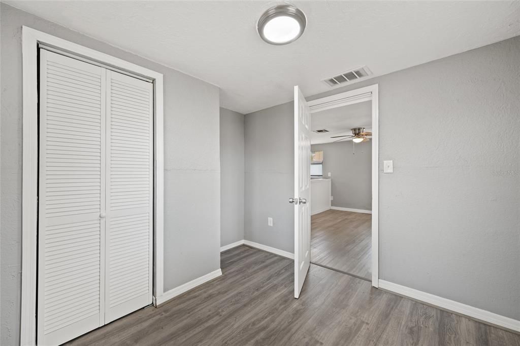 En Venta: $439,000 (5 camas, 0 baños, 1940 Pies cuadrados)