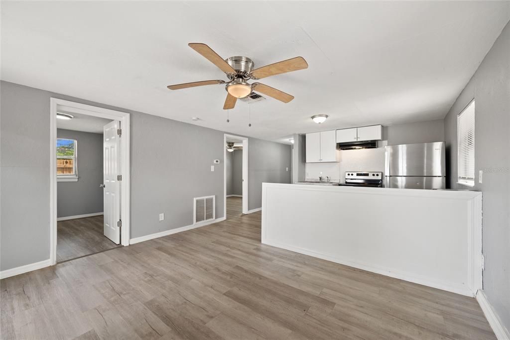 En Venta: $439,000 (5 camas, 0 baños, 1940 Pies cuadrados)