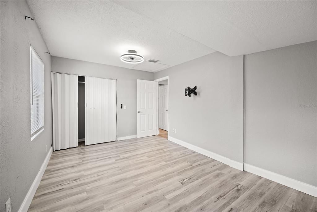 En Venta: $439,000 (5 camas, 0 baños, 1940 Pies cuadrados)