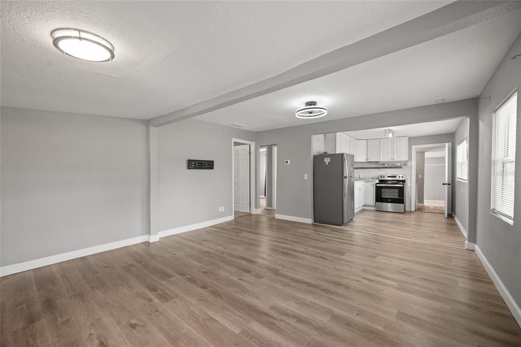 En Venta: $439,000 (5 camas, 0 baños, 1940 Pies cuadrados)