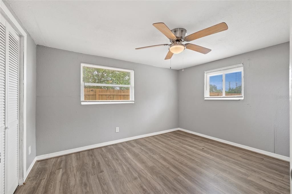 En Venta: $439,000 (5 camas, 0 baños, 1940 Pies cuadrados)