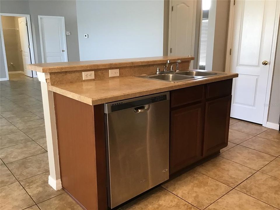 出租: $1,917 (3 贝兹, 2 浴室, 1596 平方英尺)