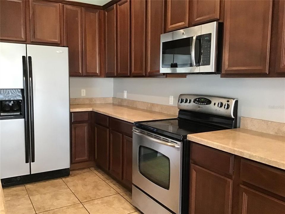 出租: $1,917 (3 贝兹, 2 浴室, 1596 平方英尺)