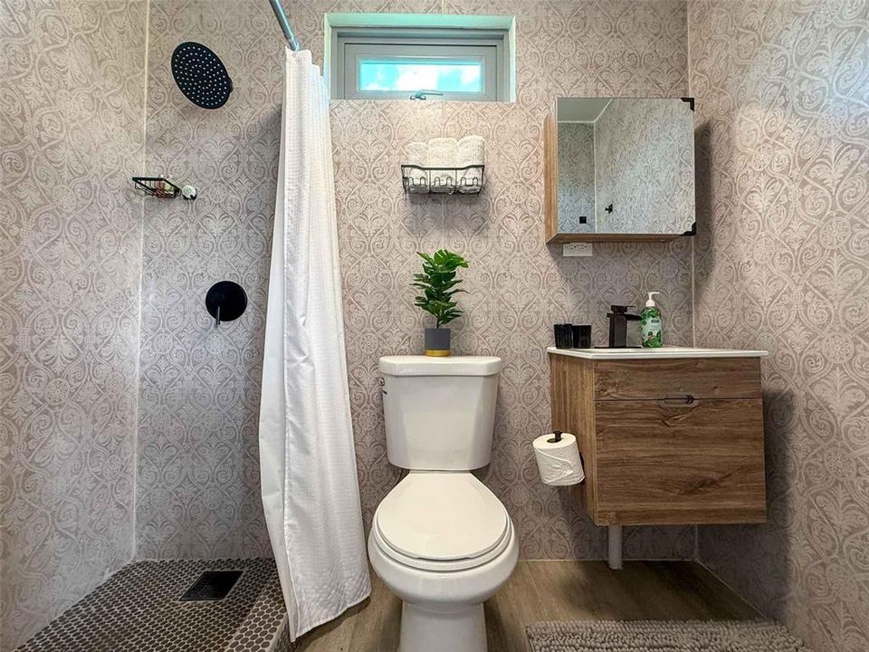 For Sale: $220,000 (3 beds, 3 baths, 556 Square Feet)