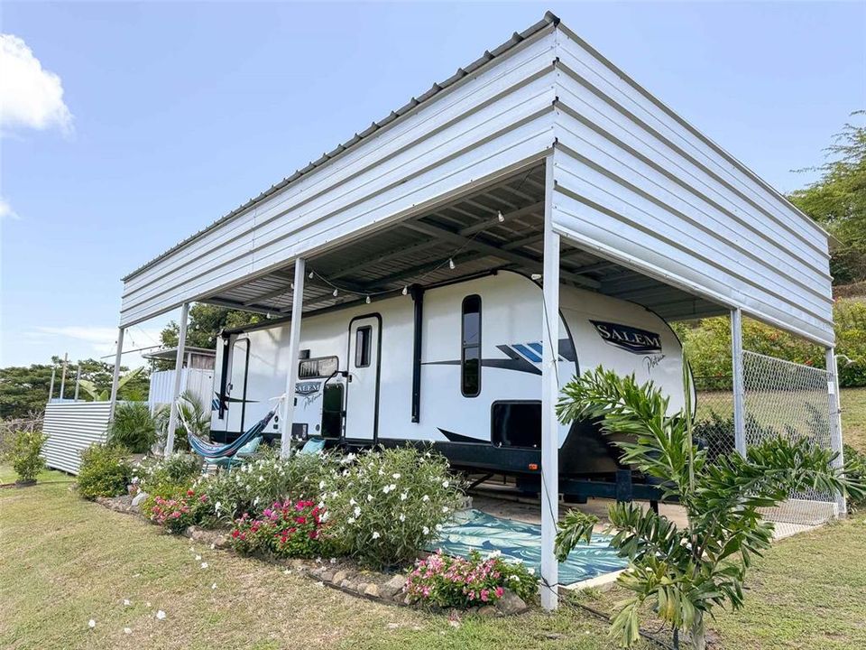 For Sale: $220,000 (3 beds, 3 baths, 556 Square Feet)