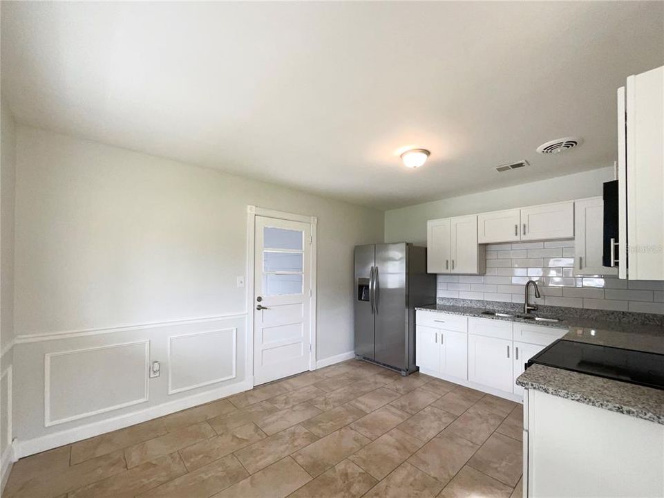 Activo con contrato: $282,000 (4 camas, 2 baños, 1199 Pies cuadrados)