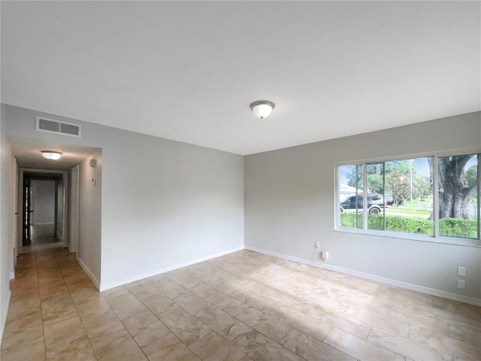 Activo con contrato: $282,000 (4 camas, 2 baños, 1199 Pies cuadrados)