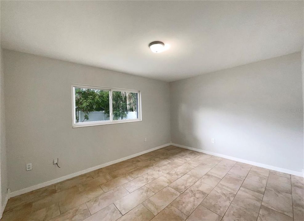 Activo con contrato: $282,000 (4 camas, 2 baños, 1199 Pies cuadrados)