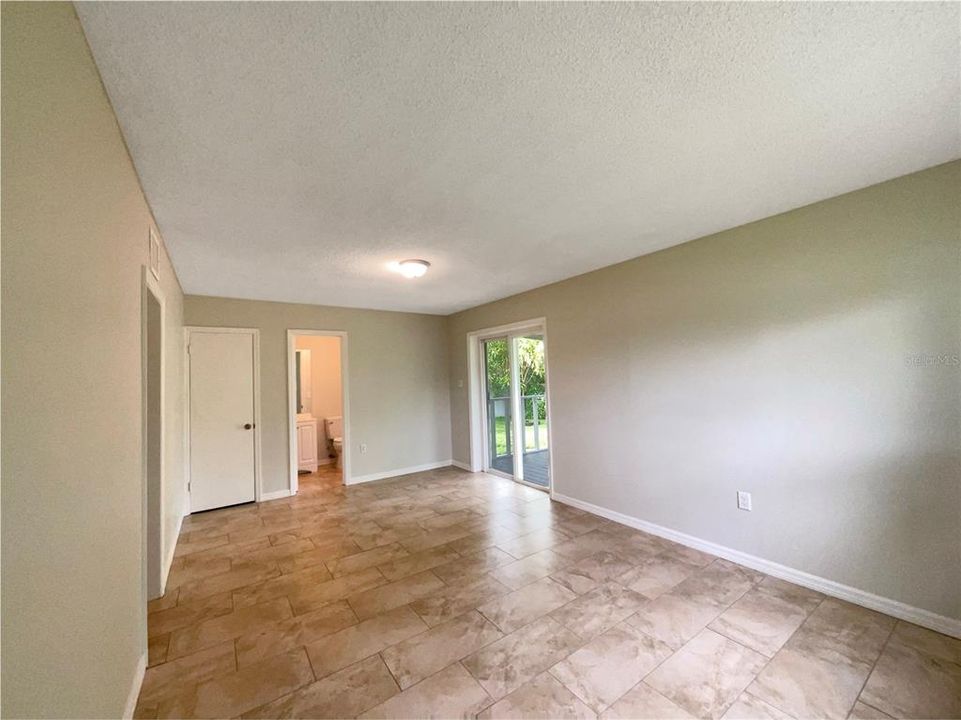 Activo con contrato: $282,000 (4 camas, 2 baños, 1199 Pies cuadrados)