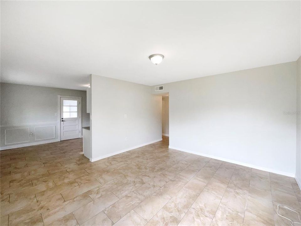 Activo con contrato: $282,000 (4 camas, 2 baños, 1199 Pies cuadrados)