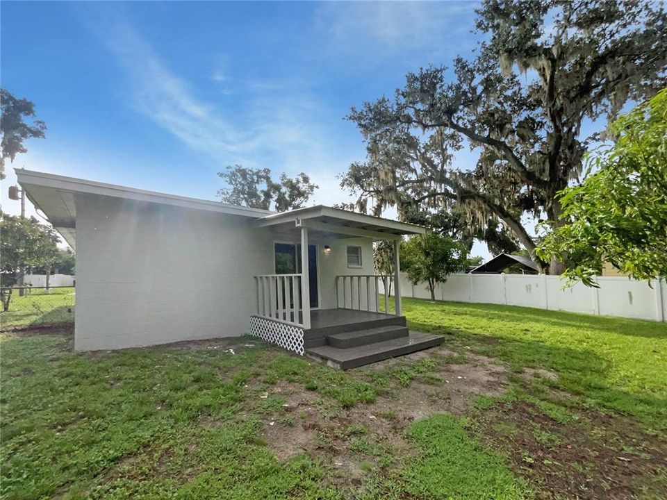 Activo con contrato: $282,000 (4 camas, 2 baños, 1199 Pies cuadrados)