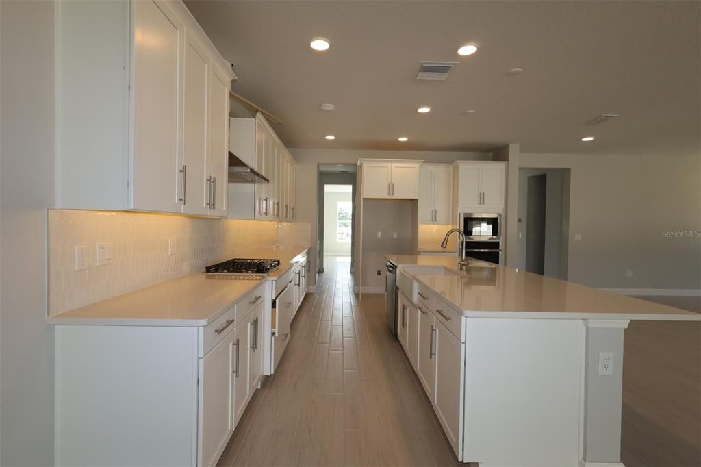 For Sale: $1,001,990 (5 beds, 4 baths, 4928 Square Feet)