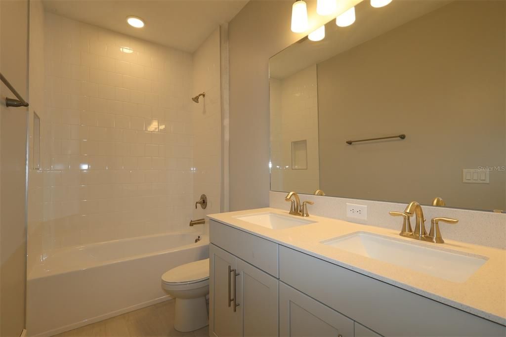 For Sale: $1,001,990 (5 beds, 4 baths, 4928 Square Feet)