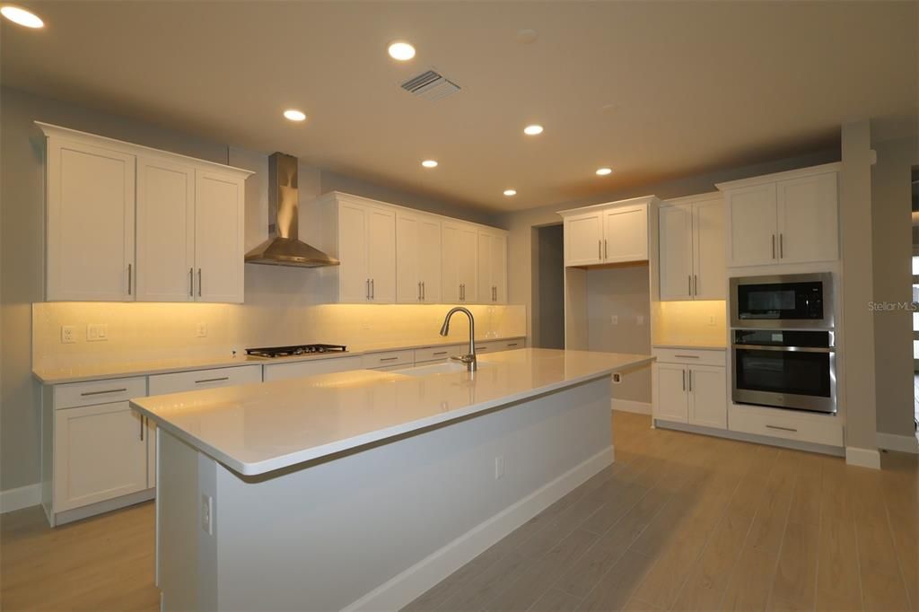 For Sale: $1,001,990 (5 beds, 4 baths, 4928 Square Feet)