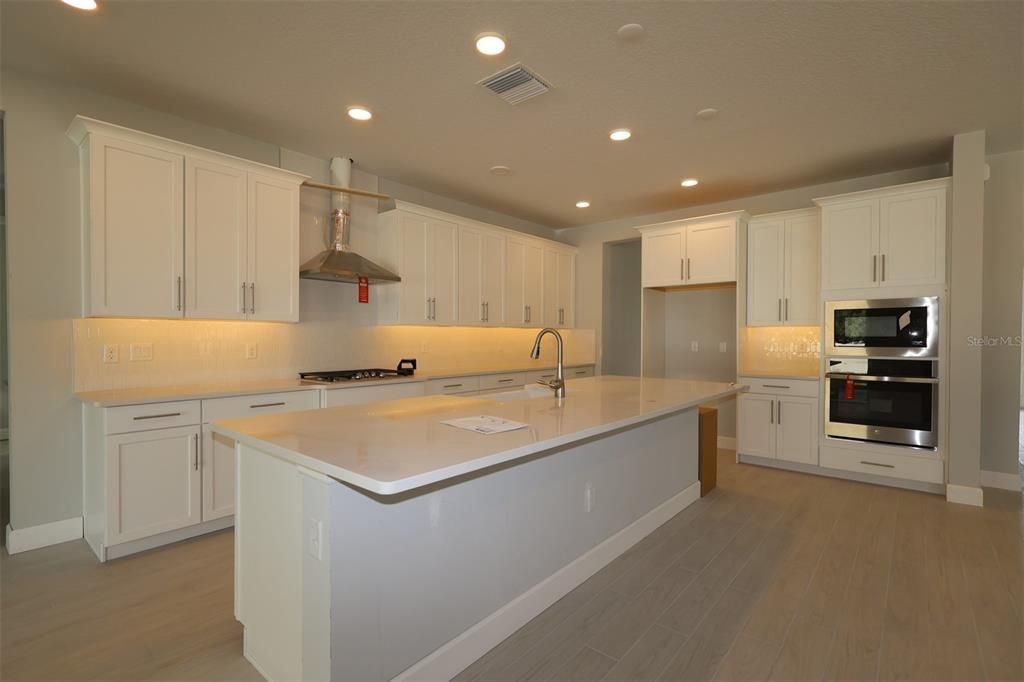 For Sale: $1,001,990 (5 beds, 4 baths, 4928 Square Feet)