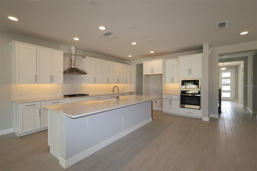 For Sale: $1,001,990 (5 beds, 4 baths, 4928 Square Feet)