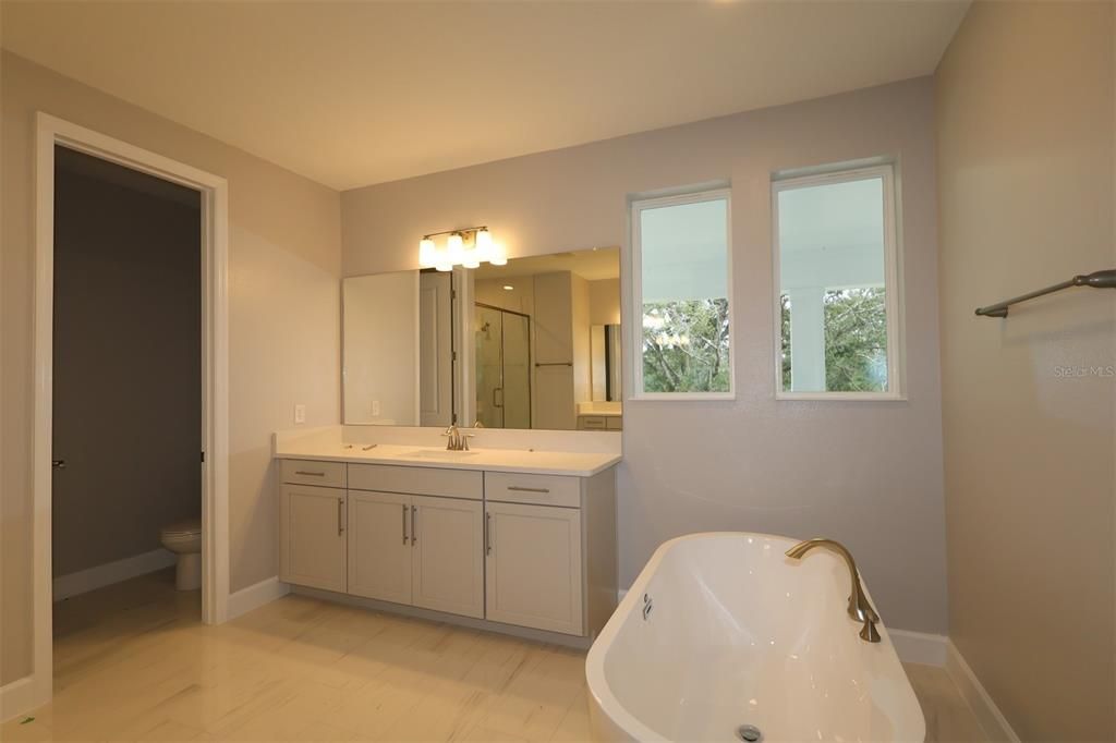 For Sale: $1,001,990 (5 beds, 4 baths, 4928 Square Feet)