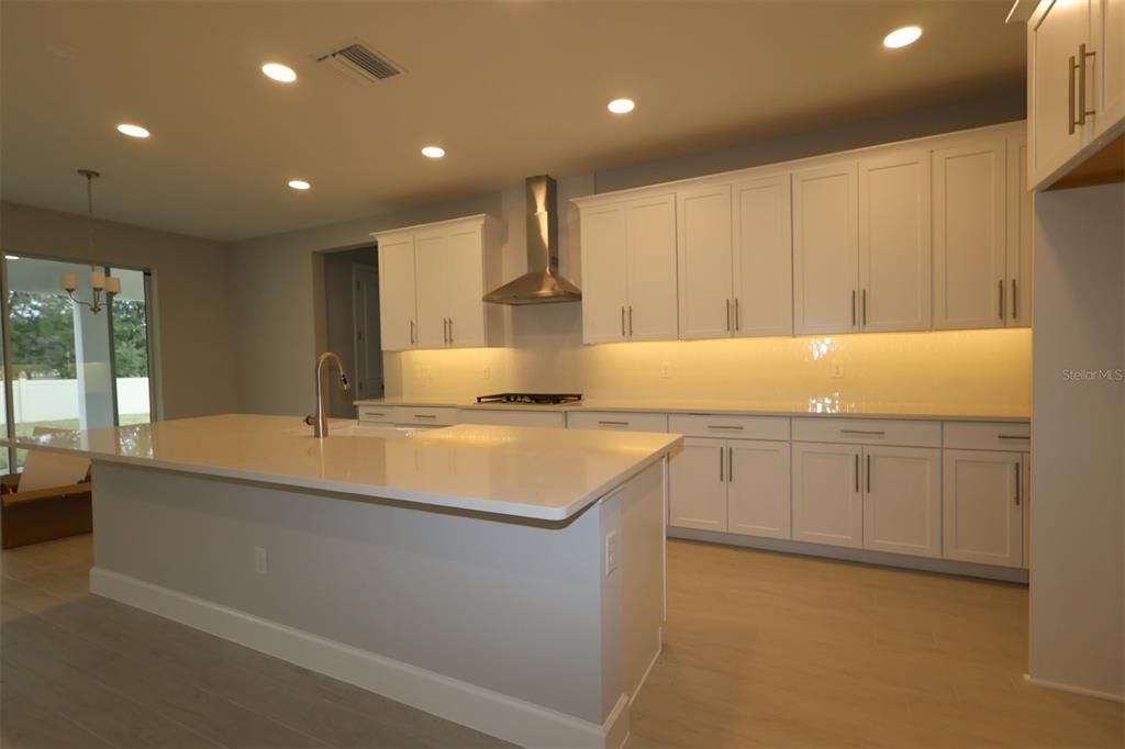 For Sale: $1,001,990 (5 beds, 4 baths, 4928 Square Feet)