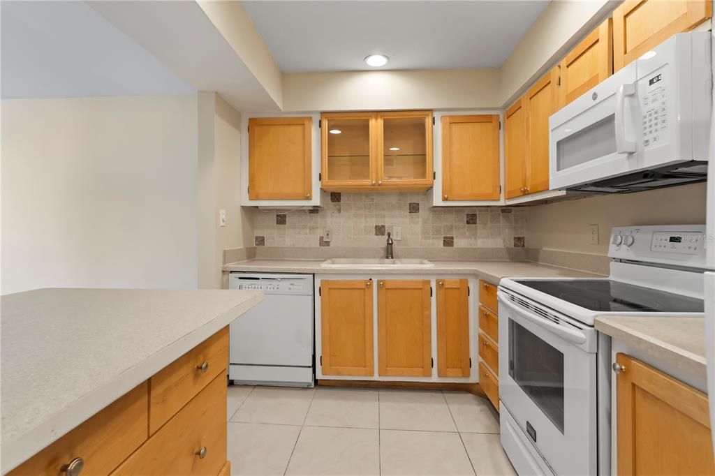 Activo con contrato: $185,999 (2 camas, 2 baños, 1370 Pies cuadrados)