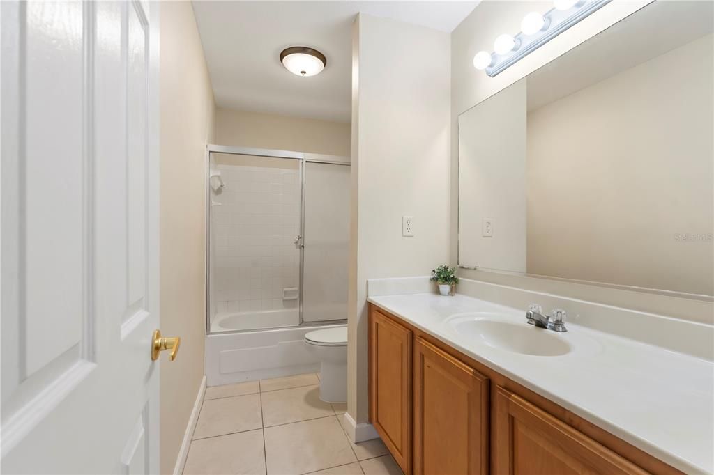 Activo con contrato: $185,999 (2 camas, 2 baños, 1370 Pies cuadrados)