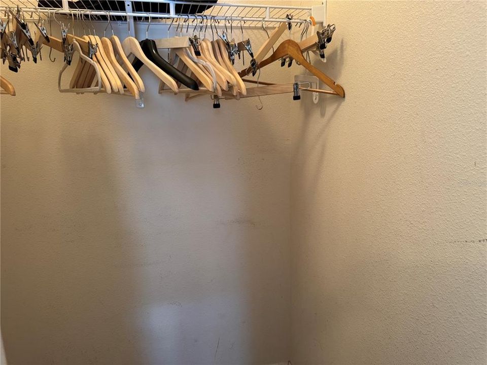 Activo con contrato: $215,000 (3 camas, 2 baños, 1328 Pies cuadrados)