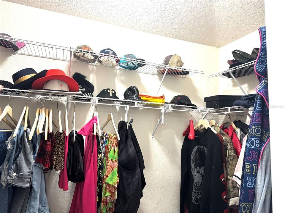 Activo con contrato: $215,000 (3 camas, 2 baños, 1328 Pies cuadrados)