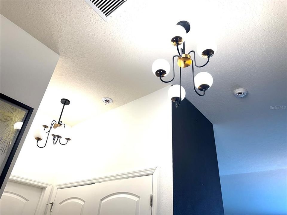 Activo con contrato: $215,000 (3 camas, 2 baños, 1328 Pies cuadrados)