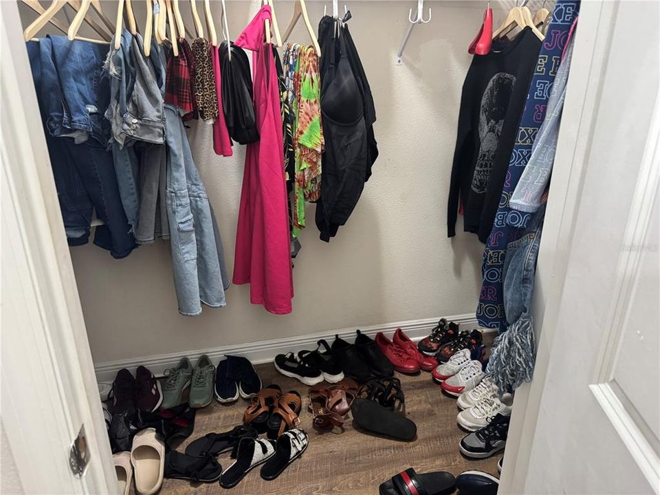 Activo con contrato: $215,000 (3 camas, 2 baños, 1328 Pies cuadrados)