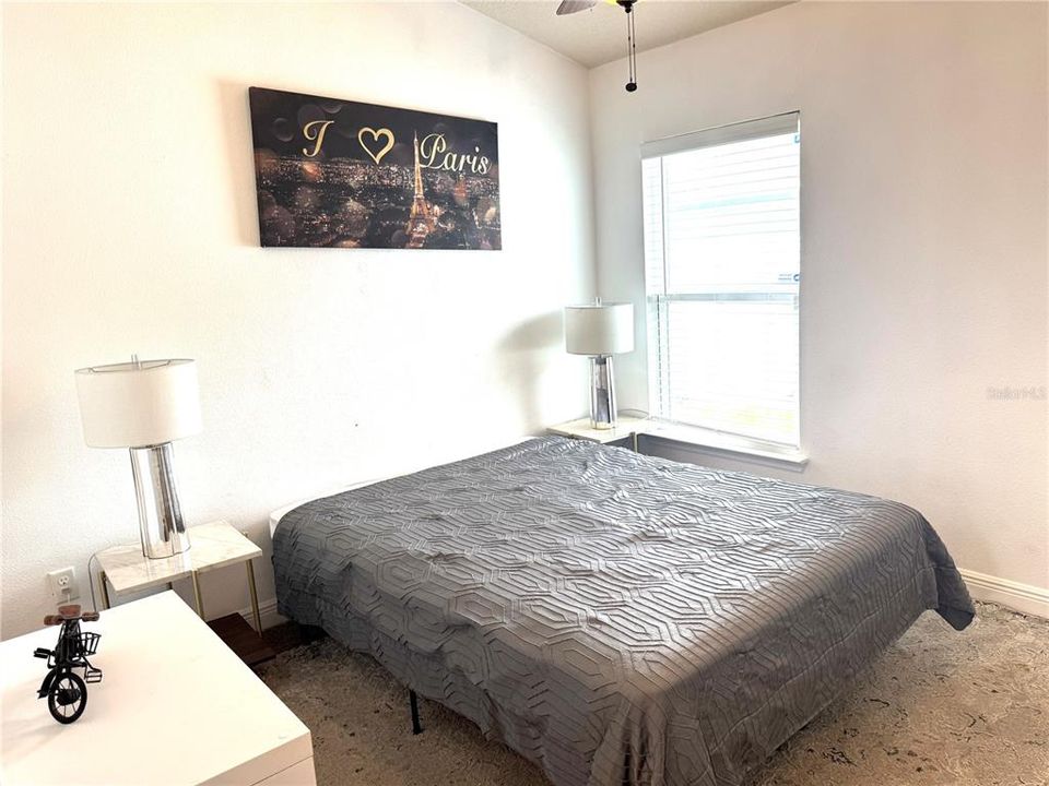 Activo con contrato: $215,000 (3 camas, 2 baños, 1328 Pies cuadrados)