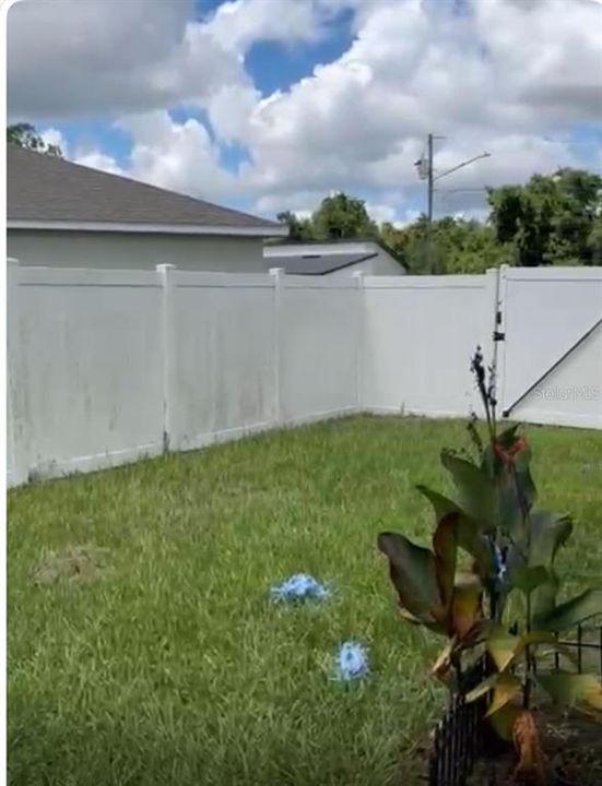 Activo con contrato: $215,000 (3 camas, 2 baños, 1328 Pies cuadrados)