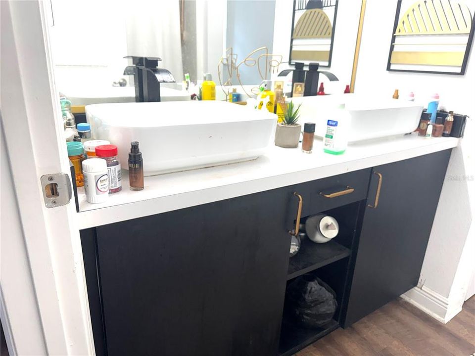 Activo con contrato: $215,000 (3 camas, 2 baños, 1328 Pies cuadrados)