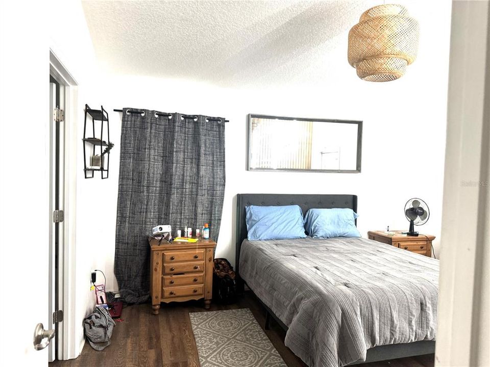 Activo con contrato: $215,000 (3 camas, 2 baños, 1328 Pies cuadrados)