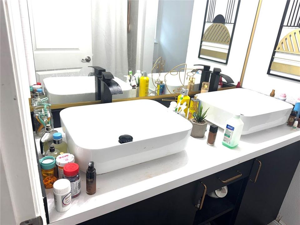 Activo con contrato: $215,000 (3 camas, 2 baños, 1328 Pies cuadrados)