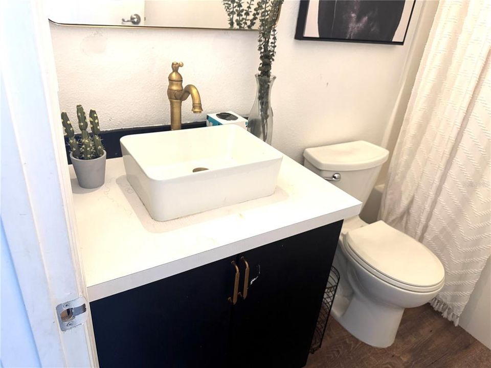 Activo con contrato: $215,000 (3 camas, 2 baños, 1328 Pies cuadrados)