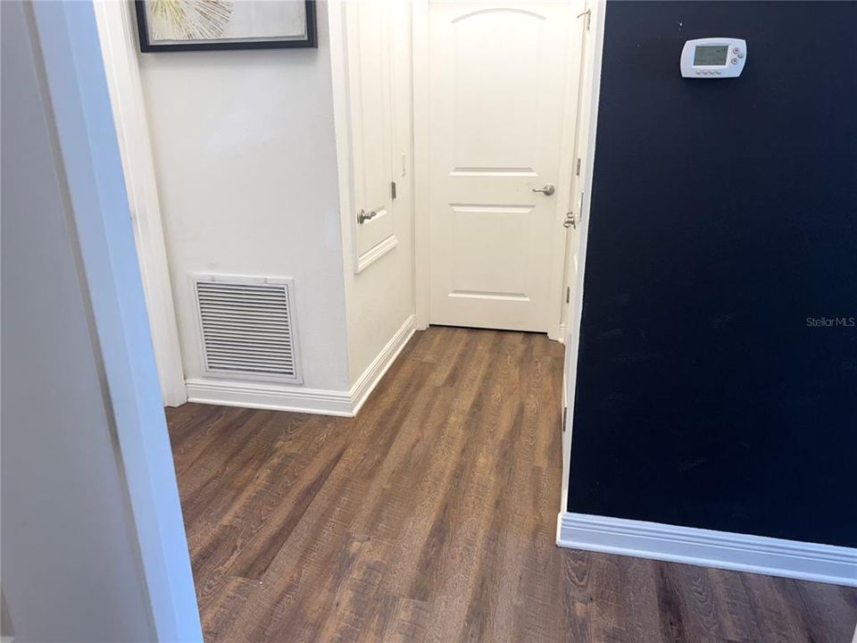 Activo con contrato: $215,000 (3 camas, 2 baños, 1328 Pies cuadrados)