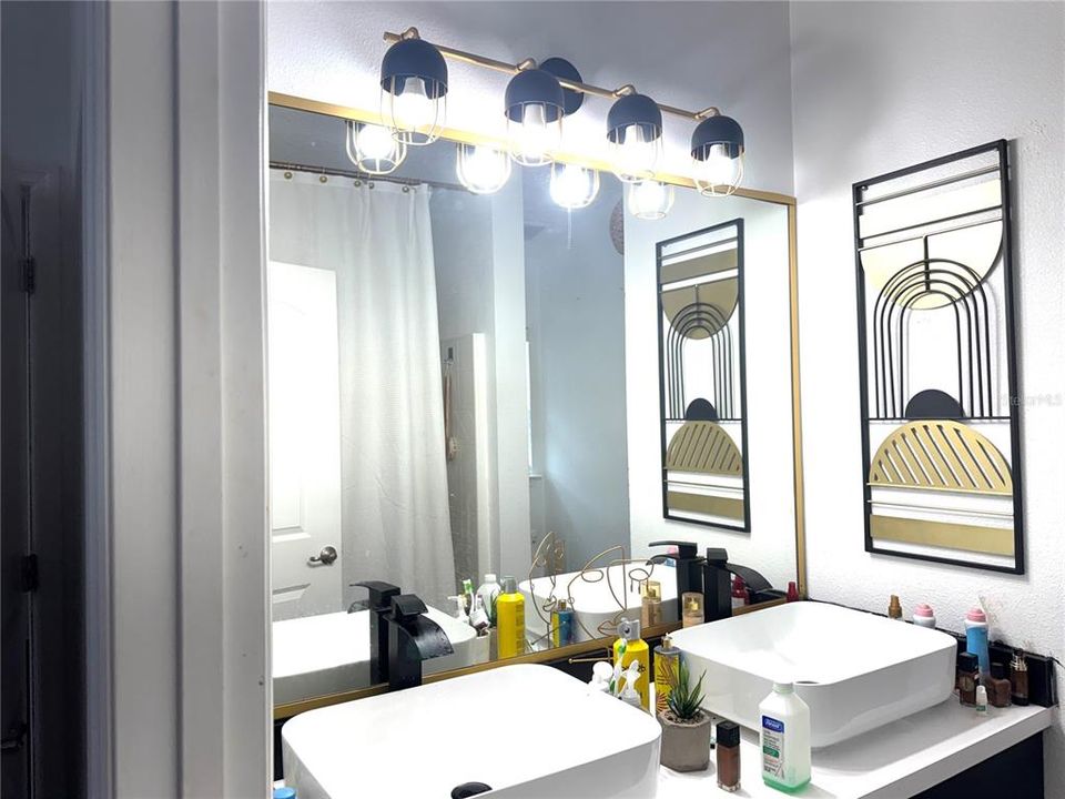 Activo con contrato: $215,000 (3 camas, 2 baños, 1328 Pies cuadrados)