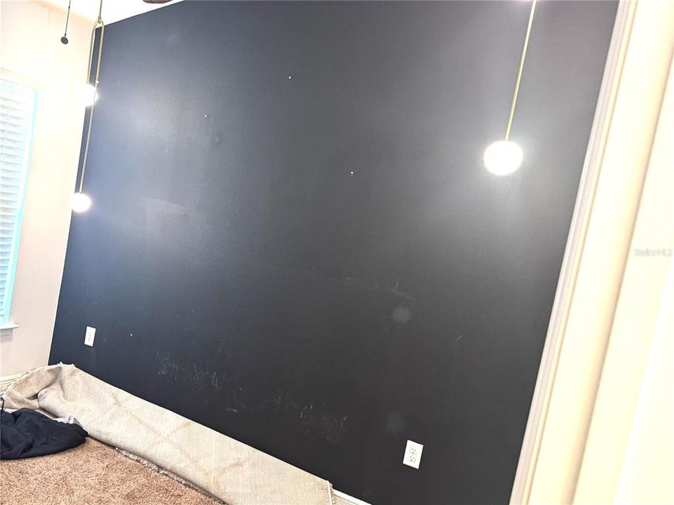 Activo con contrato: $215,000 (3 camas, 2 baños, 1328 Pies cuadrados)