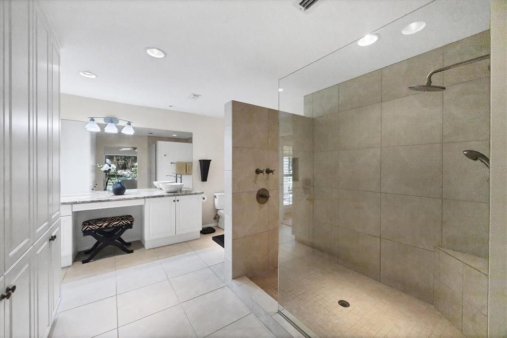 Под контрактом: $625,000 (3 спален, 3 ванн, 2249 Квадратных фут)