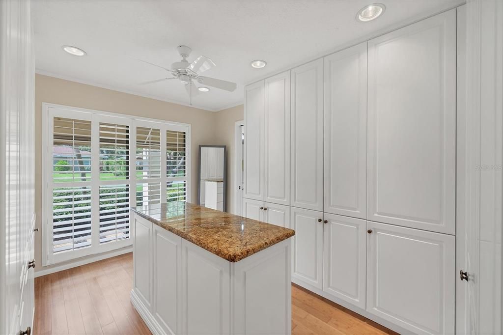 Под контрактом: $625,000 (3 спален, 3 ванн, 2249 Квадратных фут)