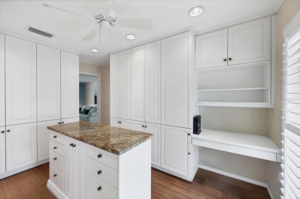 Под контрактом: $625,000 (3 спален, 3 ванн, 2249 Квадратных фут)