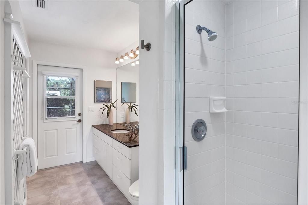 Под контрактом: $625,000 (3 спален, 3 ванн, 2249 Квадратных фут)