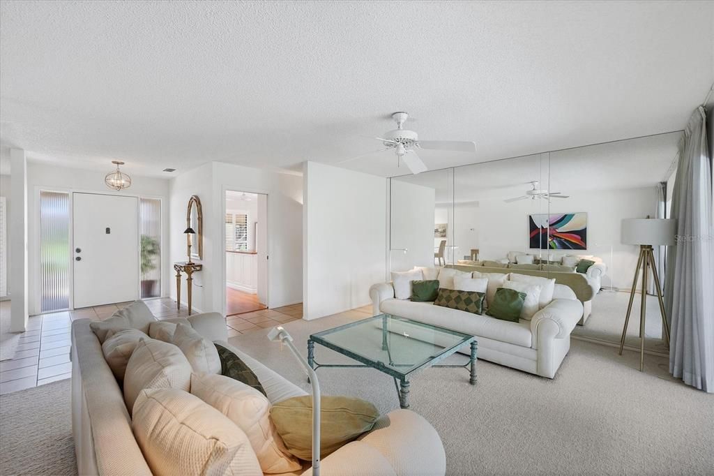 Под контрактом: $625,000 (3 спален, 3 ванн, 2249 Квадратных фут)