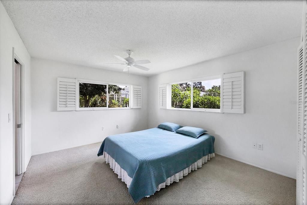 Под контрактом: $625,000 (3 спален, 3 ванн, 2249 Квадратных фут)