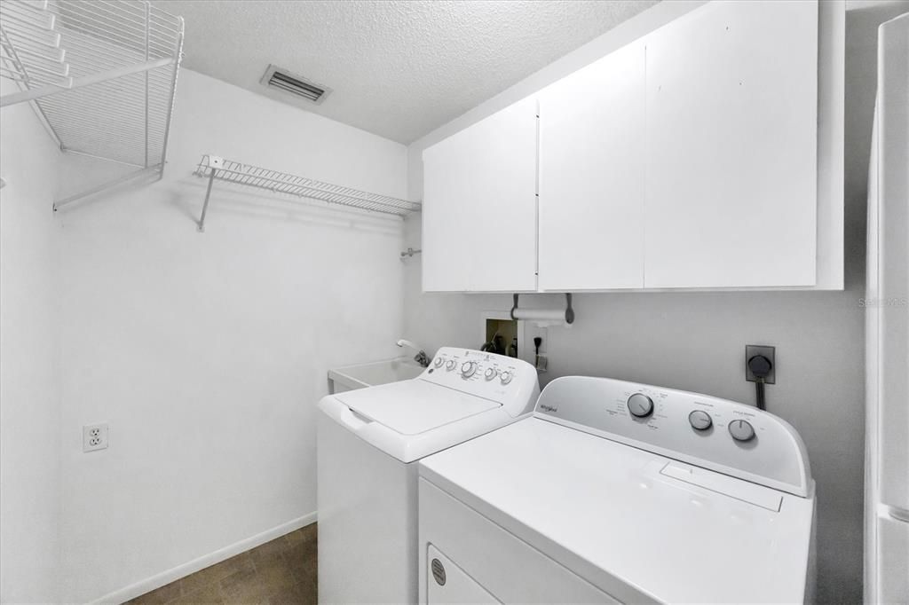 Под контрактом: $625,000 (3 спален, 3 ванн, 2249 Квадратных фут)