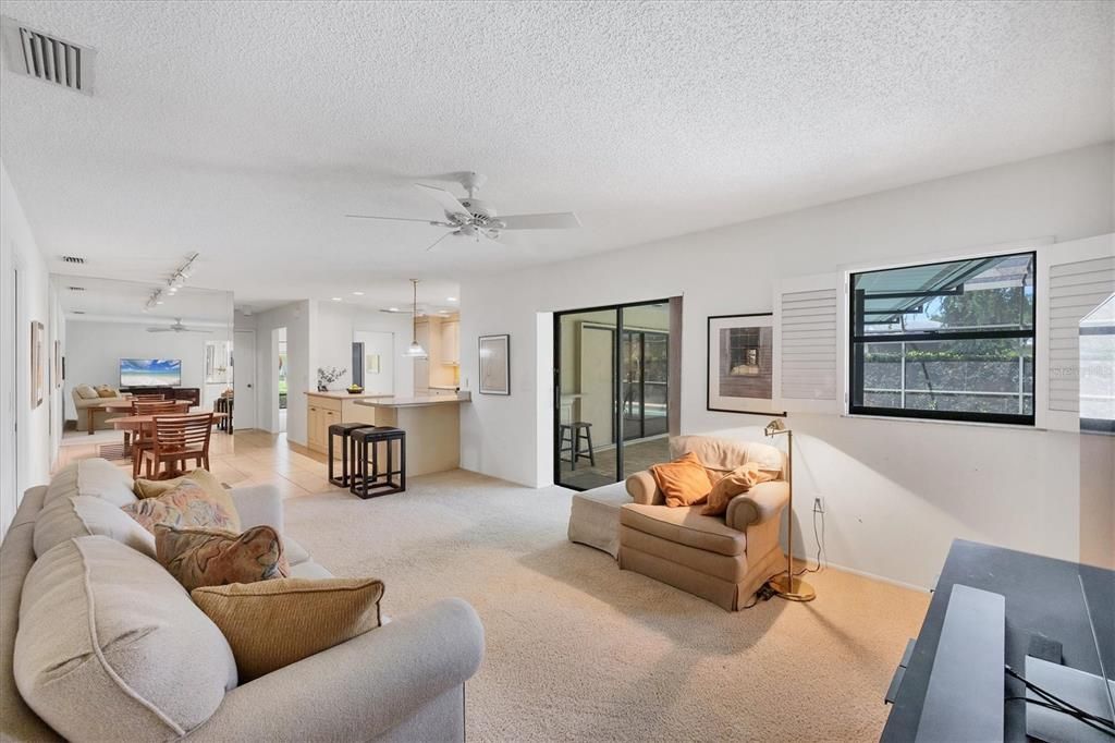 Под контрактом: $625,000 (3 спален, 3 ванн, 2249 Квадратных фут)