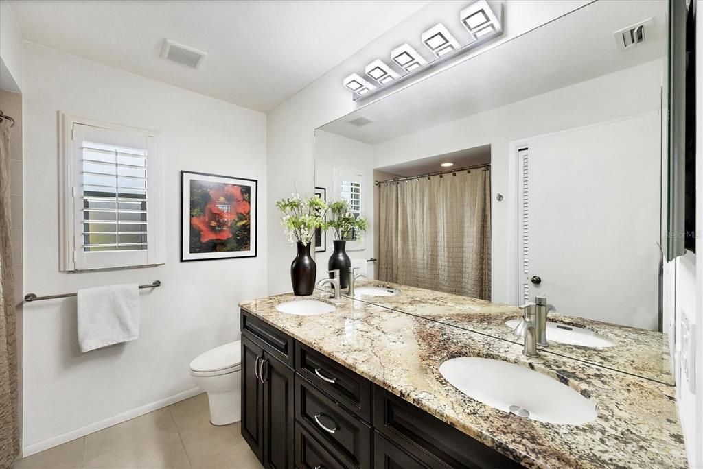 Под контрактом: $625,000 (3 спален, 3 ванн, 2249 Квадратных фут)